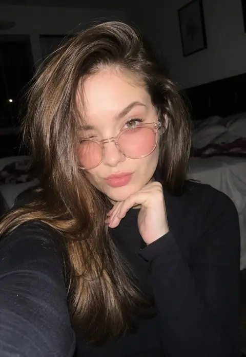 Bedroom flash selfie realistic portrait prompt words