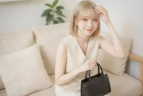 Black and white minimalist style workwear casual wear