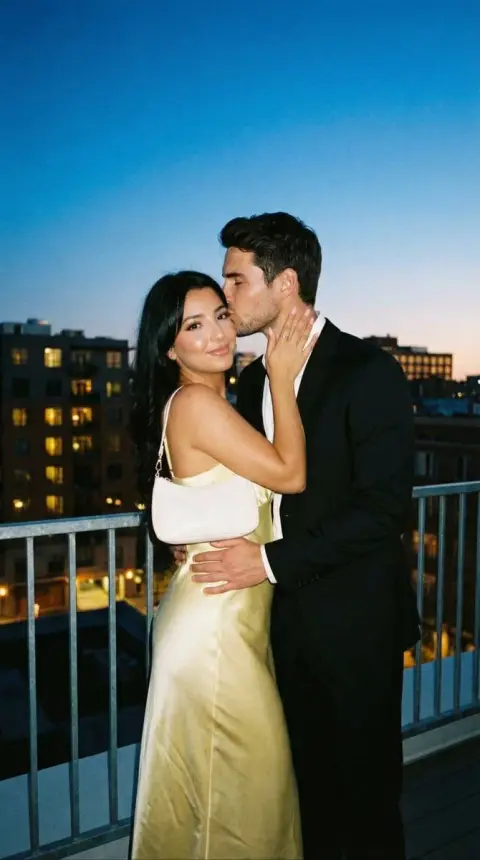 Blues Moment Rooftop Flash Romantic Kiss
