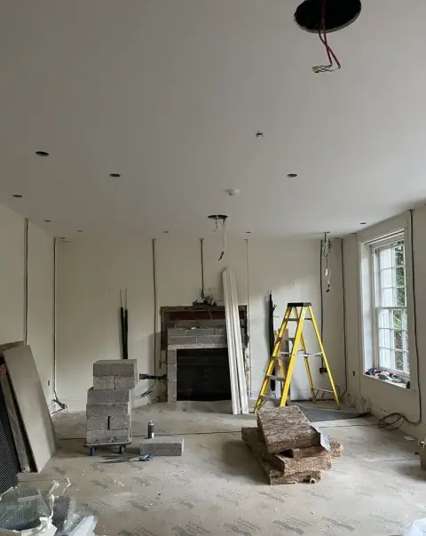 Breaking out of the cocoon and becoming a butterfly: delayed decoration of the modern living room