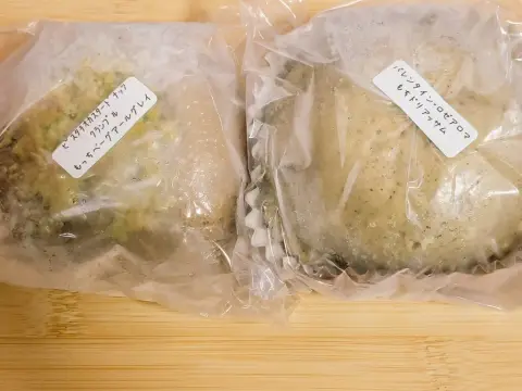 Cute bagel shopping bag filled with milky fragrance