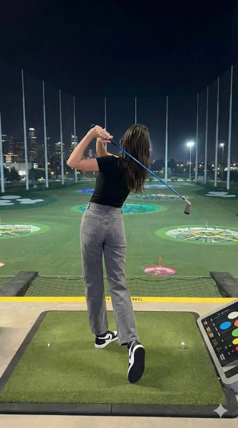 Fashionable golf goddess under the urban neon night