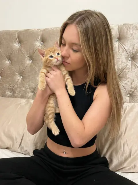 Hollywood sweetheart's tender moment holding cute ginger cat