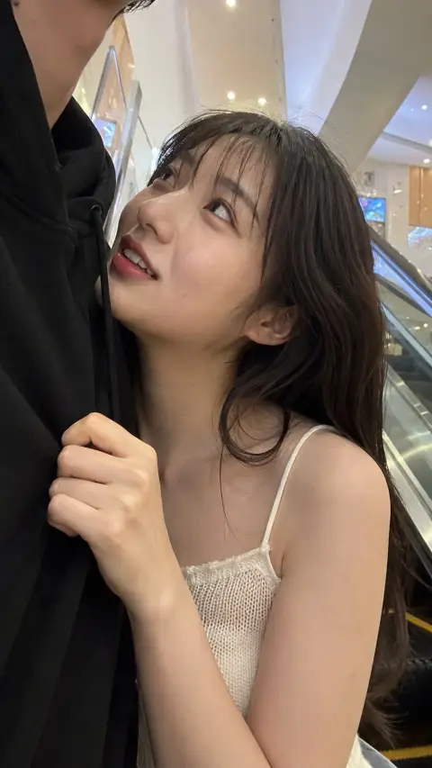 Korean couple takes photorealistic Instagram-style selfie on mall escalator