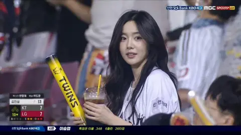 Real broadcast footage of Korean beauties in the baseball stands