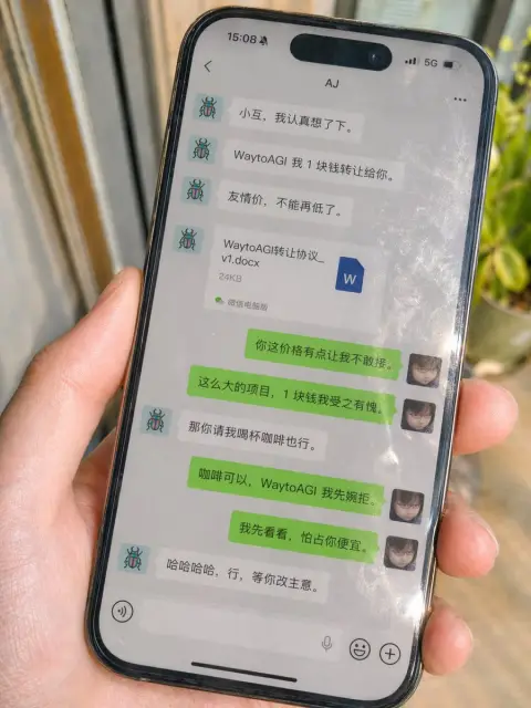 Real WeChat chat and casual photo taking