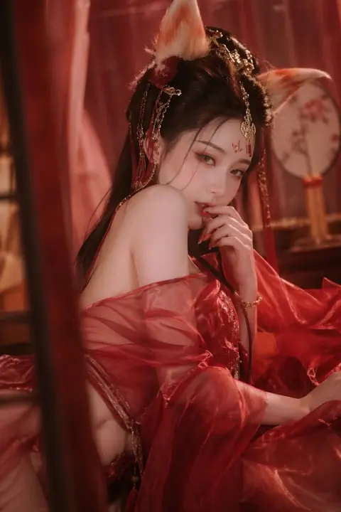 Su Daji's sexy photo of red gauze and fox ears