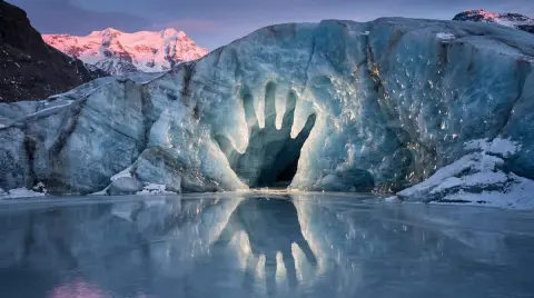 The amazing star-shaped cave wonders of nature