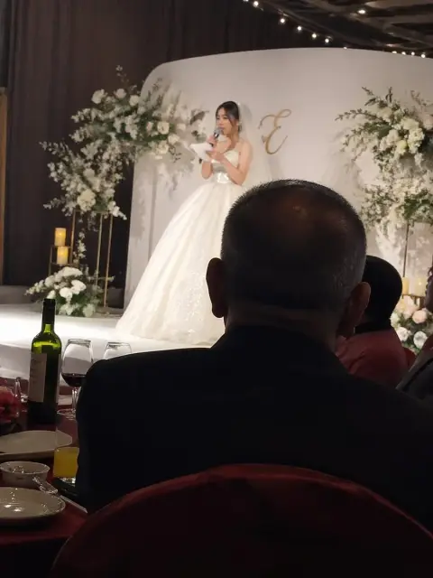 Wedding stage bride's speech father's back view