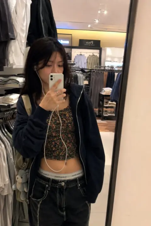 Y2K girl in modern shopping mall